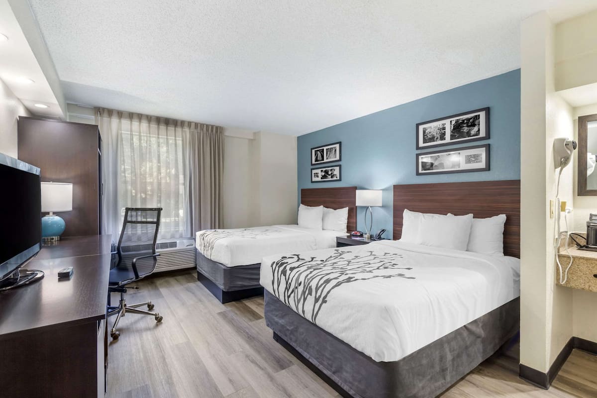 In-room safe, desk, laptop workspace, iron/ironing board