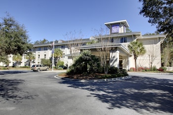 Hotel exterior and entrance at Sleep Inn Mt. Pleasant - Charleston