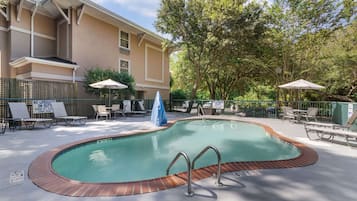 Piscina externa sazonal