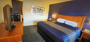Blackout drapes, free WiFi, bed sheets - Economy 7 Inn (Newport News)