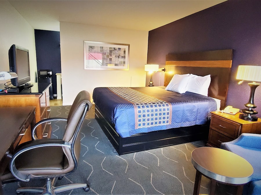 Blackout curtains, free WiFi, bed sheets