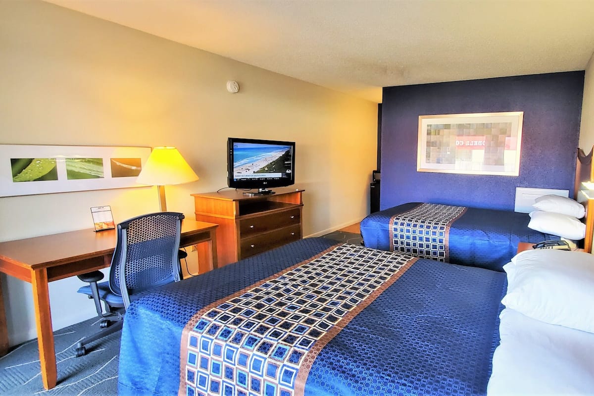 Blackout drapes, free WiFi, bed sheets