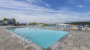 Seasonal outdoor pool, pool umbrellas