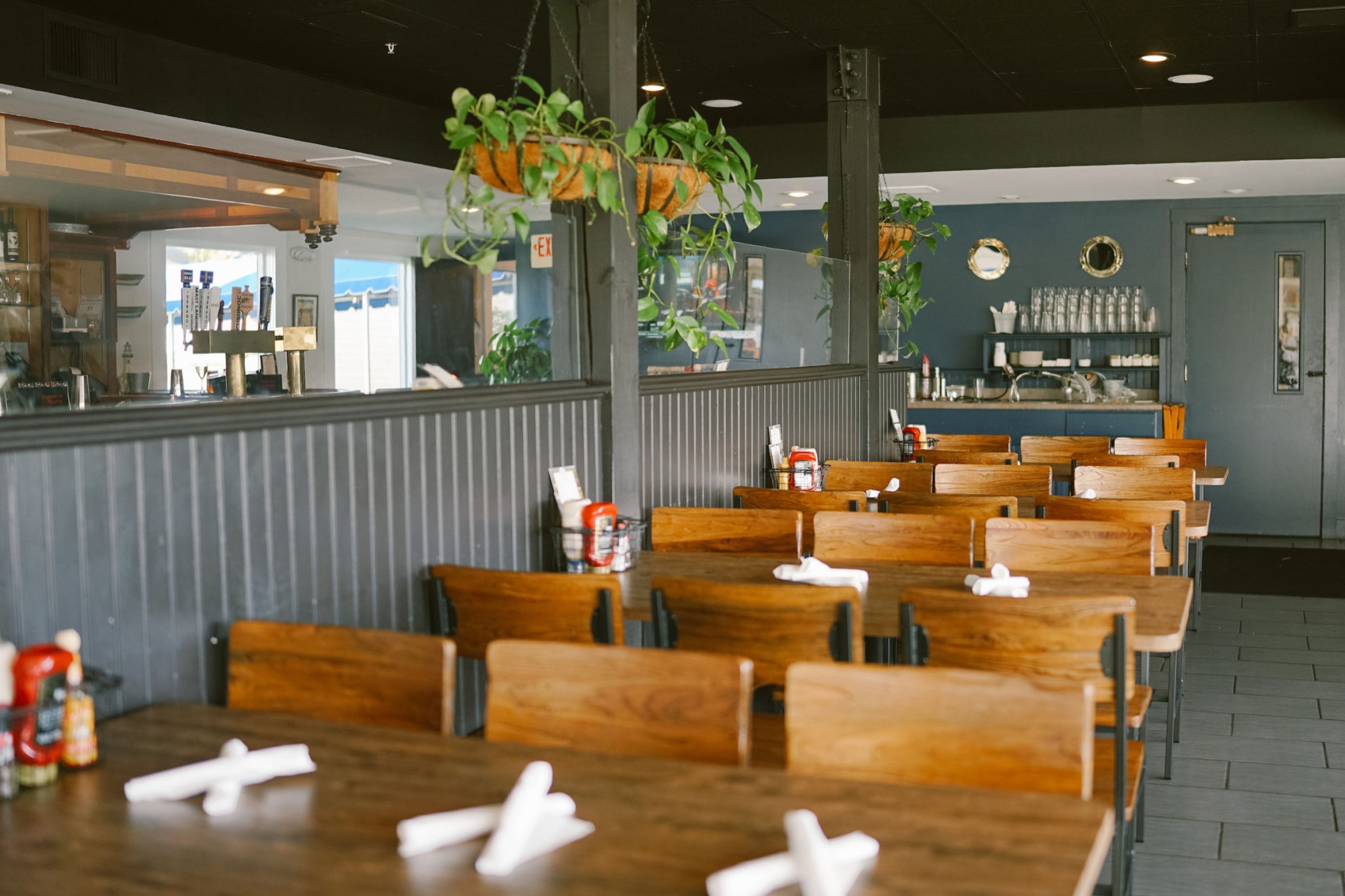 breakfast, lunch, dinner served; american cuisine