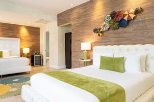 Suite junior, 2 camas de matrimonio (400 sq ft) | Sábanas de algodón egipcio y ropa de cama de alta calidad
