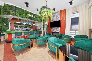 Lobby lounge