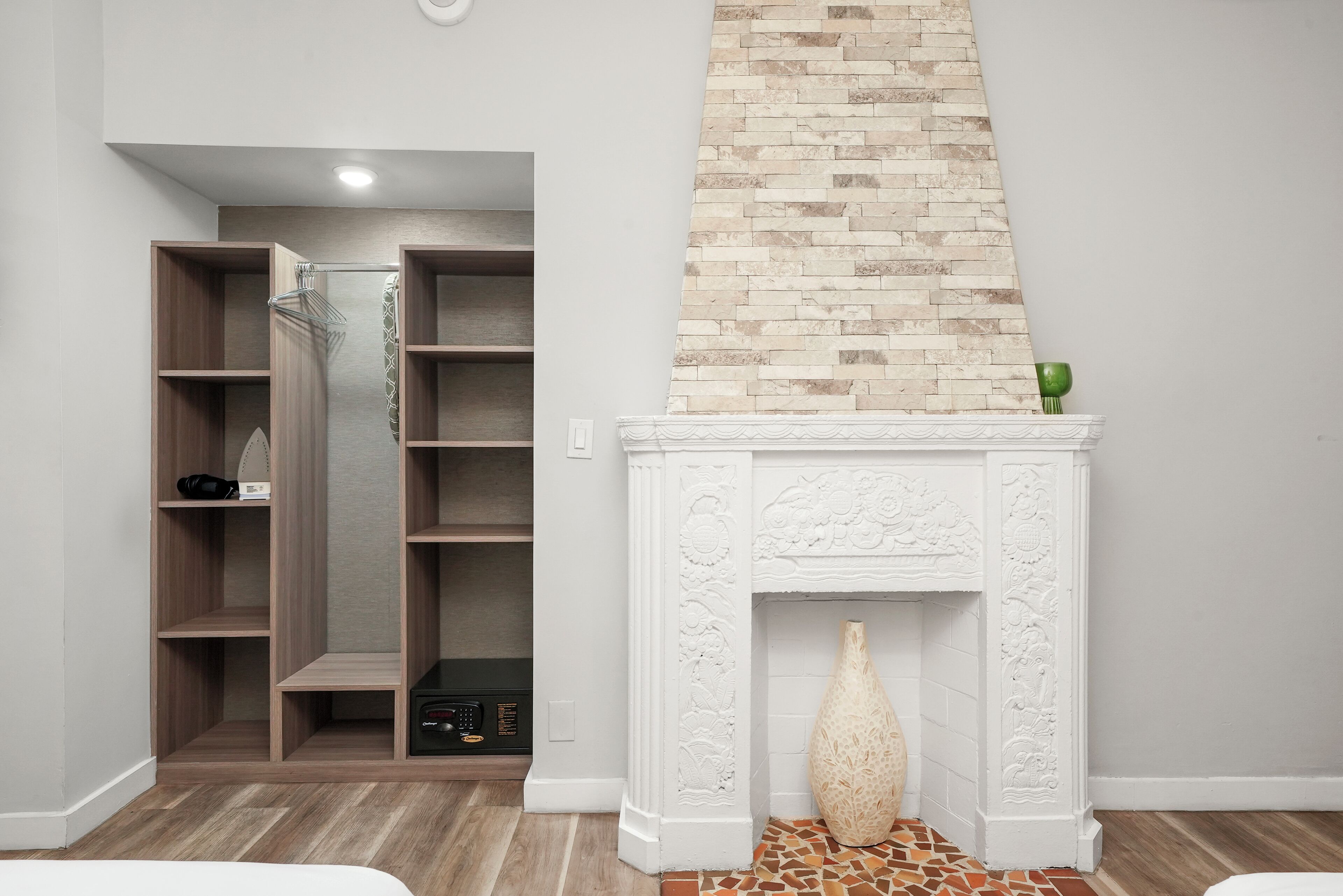 Photo - Chesterfield Hotel & Suites