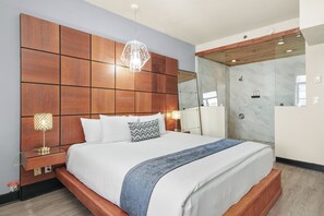 Accessible Standard King | Egyptian cotton sheets, premium bedding, pillowtop beds, minibar - Chesterfield Hotel & Suites (Miami Beach)