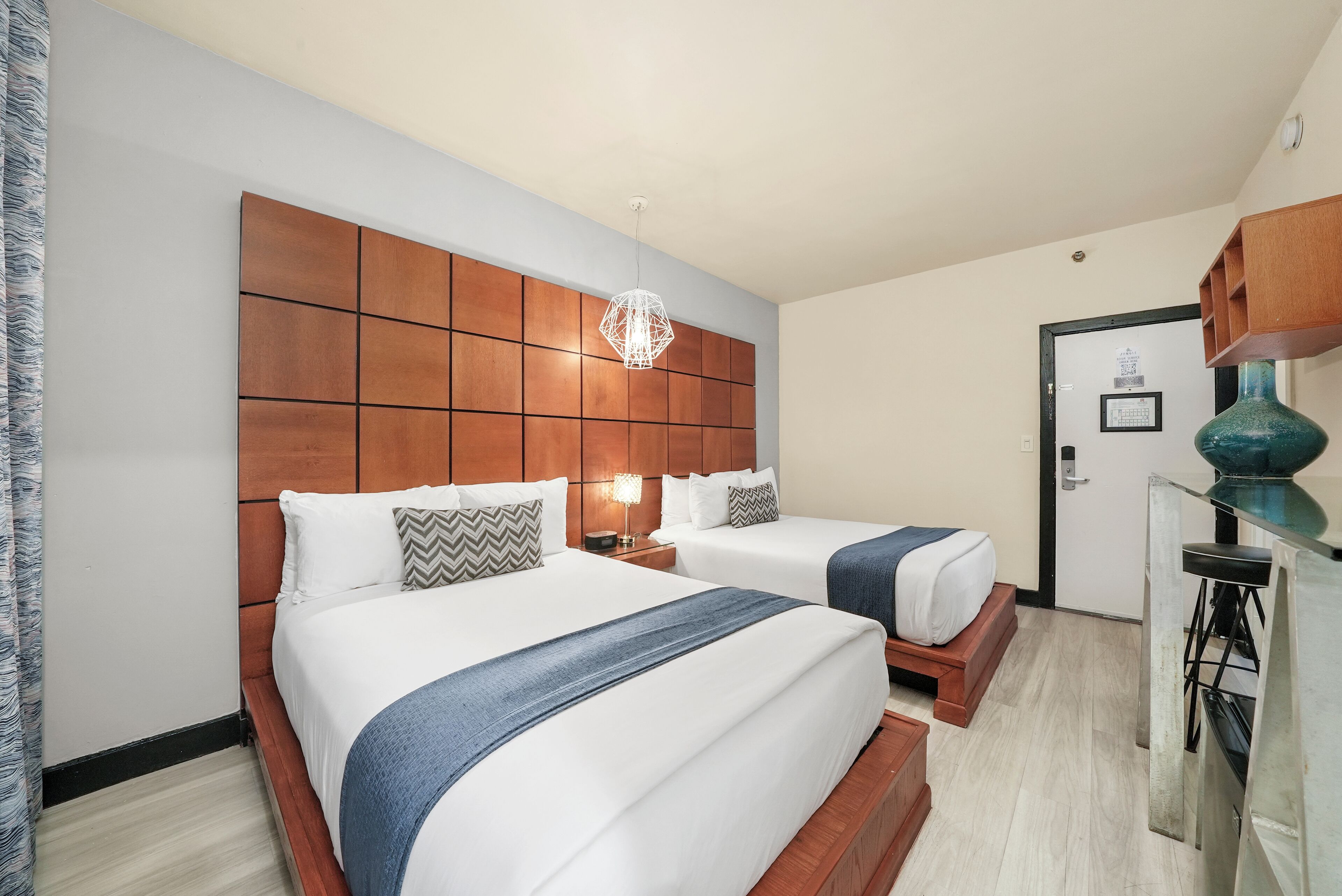 Photo - Chesterfield Hotel & Suites