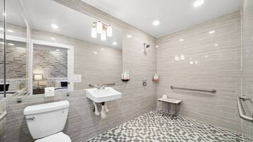 Quarto casal standard | Banheiro | Chuveiro, produtos de toalete de grife, secador de cabelo