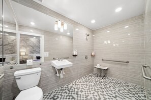 Accessible Standard Queen Room | Bathroom | Shower, designer toiletries, hair dryer, towels