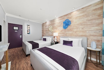A multi-story building with a central atrium, large windows, and a flat roof. at Hotel Shelley