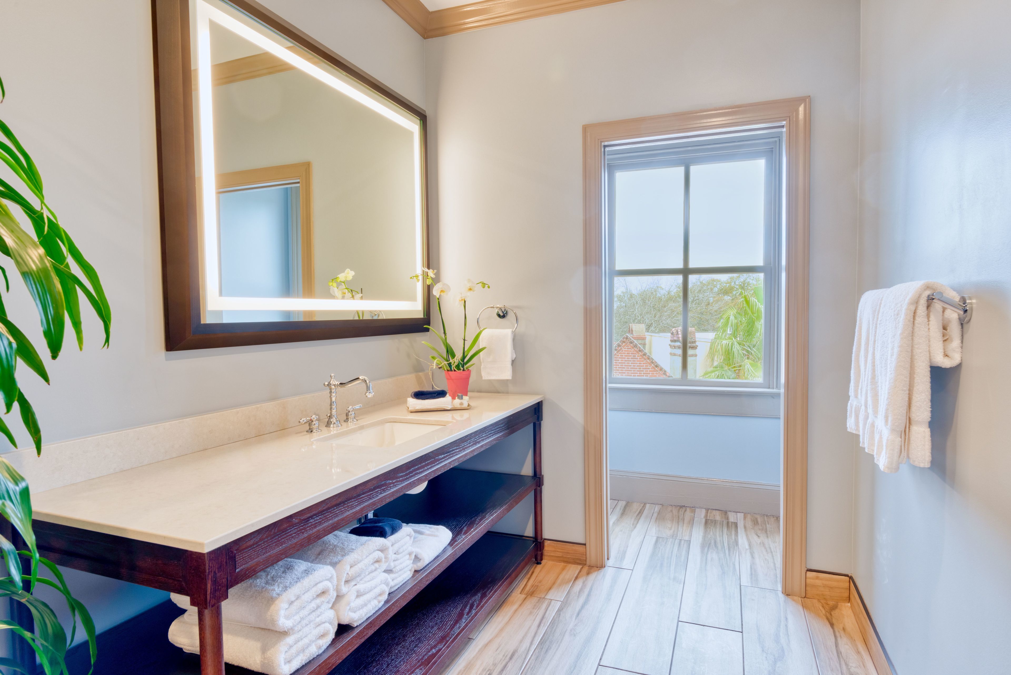 executive suite, 1 bedroom | bathroom | free toiletries, hair dryer, bathrobes, towels