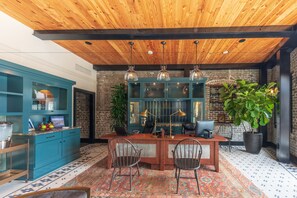 Concierge desk - Andrew Pinckney Inn (Charleston)