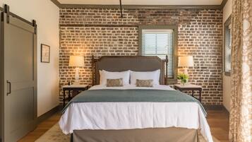 Hypo-allergenic bedding, down comforters, in-room safe, desk
