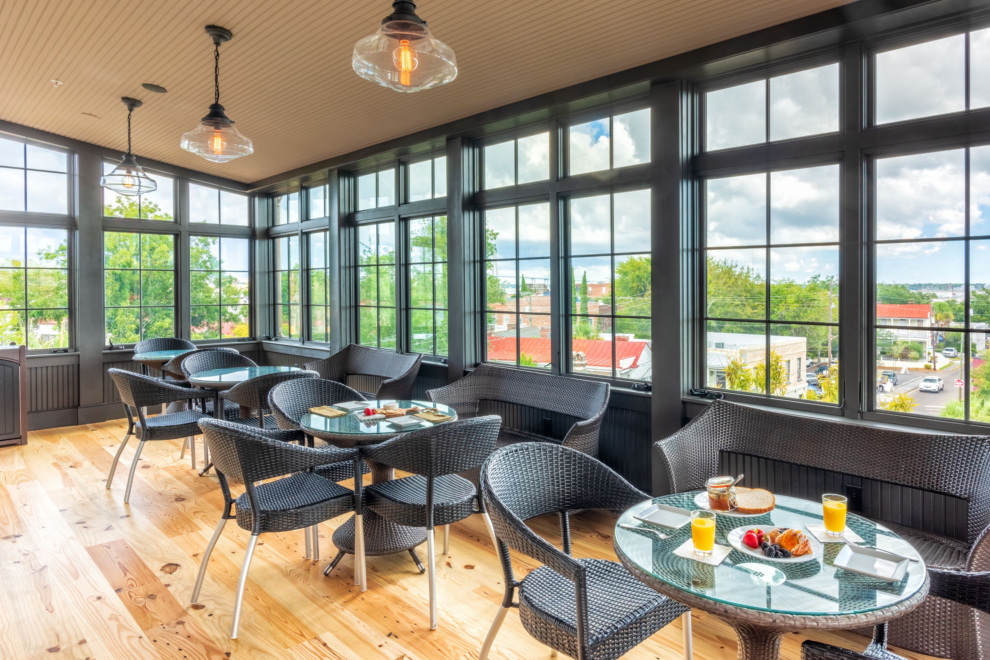 free daily continental breakfast