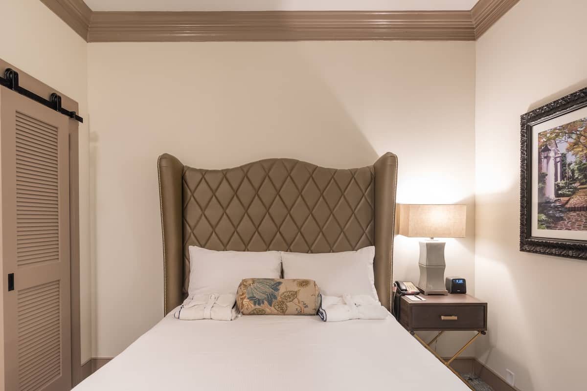 Accessible Queen | Hypo-allergenic bedding available, down comforters, in-room safe, desk