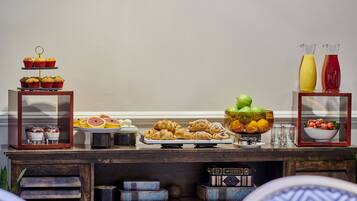 Free daily continental breakfast