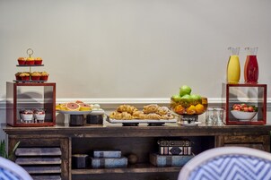 Café da manhã continental grátis todos os dias