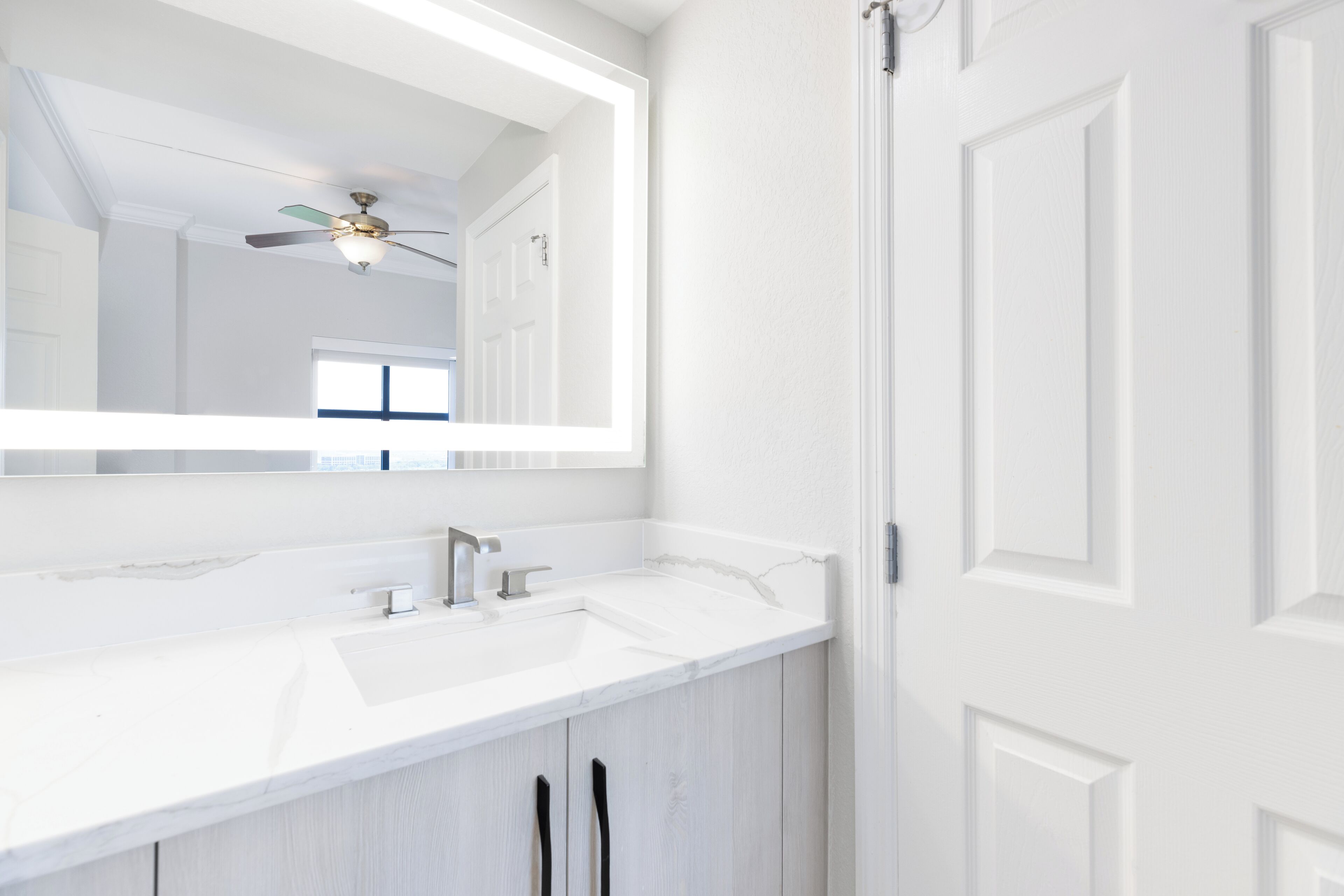 signature suite, 2 bedrooms | bathroom | shower, free toiletries, hair dryer, towels