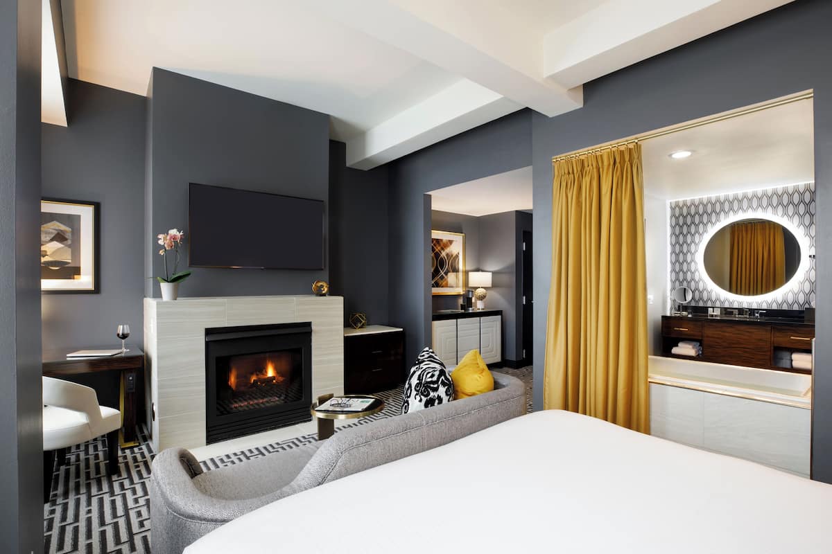 Room, 1 King Bed, Spa Tub, Fireplace | Egyptian cotton sheets, premium bedding, minibar, in-room safe