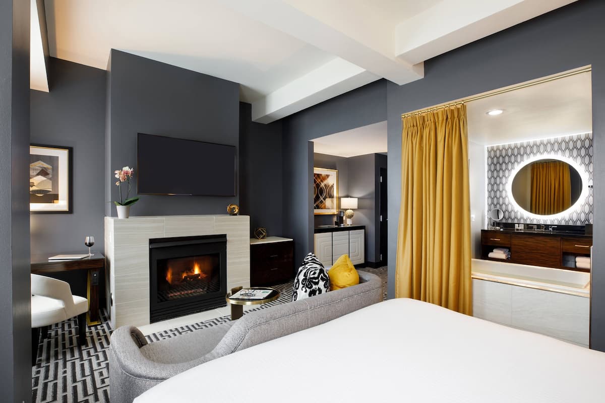 Room, 1 King Bed, Fireplace | Egyptian cotton sheets, premium bedding, minibar, in-room safe
