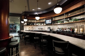 Bar (on property) - Hotel Metro, Autograph Collection (Milwaukee)