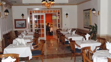 Ze serveren er ontbijt, lunch en diner