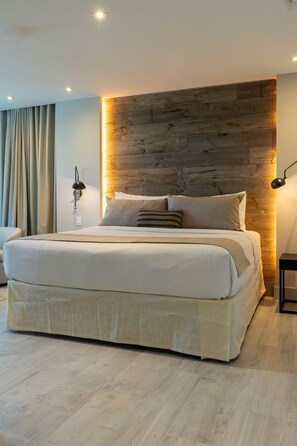 Deluxe-Suite, 1 King-Bett | Hochwertige Bettwaren, Zimmersafe, Schreibtisch, Verdunkelungsvorhänge