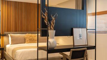 Suite estándar, 1 cama King size | Ropa de cama de alta calidad y caja de seguridad en la habitación