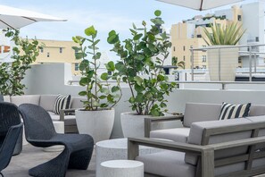 Lounge - Nassau Suite South Beach - an All Suites Hotel (Miami Beach)