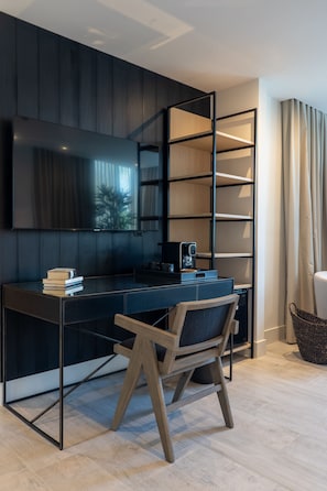 Deluxe Suite, 1 King Bed | Premium bedding, in-room safe, desk, blackout drapes