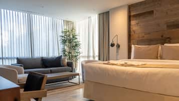 Suite Deluxe, 1 cama King size | Ropa de cama de alta calidad y caja de seguridad en la habitación