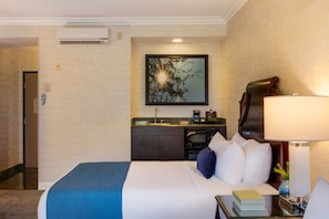 2 Queen Studio Suite | Premium bedding, down duvets, pillow-top beds, in-room safe