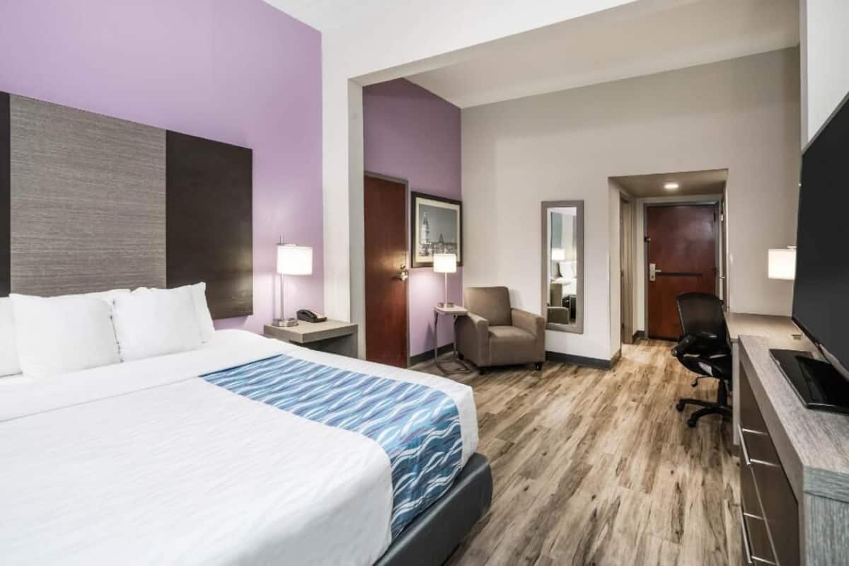 Ropa de cama de alta calidad y escritorio