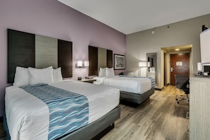 ห้องพัก, เตียงควีนไซส์ 2 เตียง, ปลอดบุห�รี่ | เครื่องนอนระดับพรีเมียม, โต๊ะทำงาน, พื้นที่ทำงานแบบใช้แล็ปท็อป