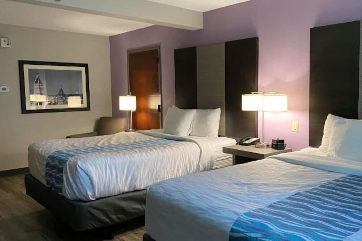 Ropa de cama de alta calidad y escritorio