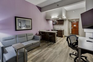 Suite ejecutiva, 1 habitación, no fumadores | Ropa de cama de alta calidad y escritorio