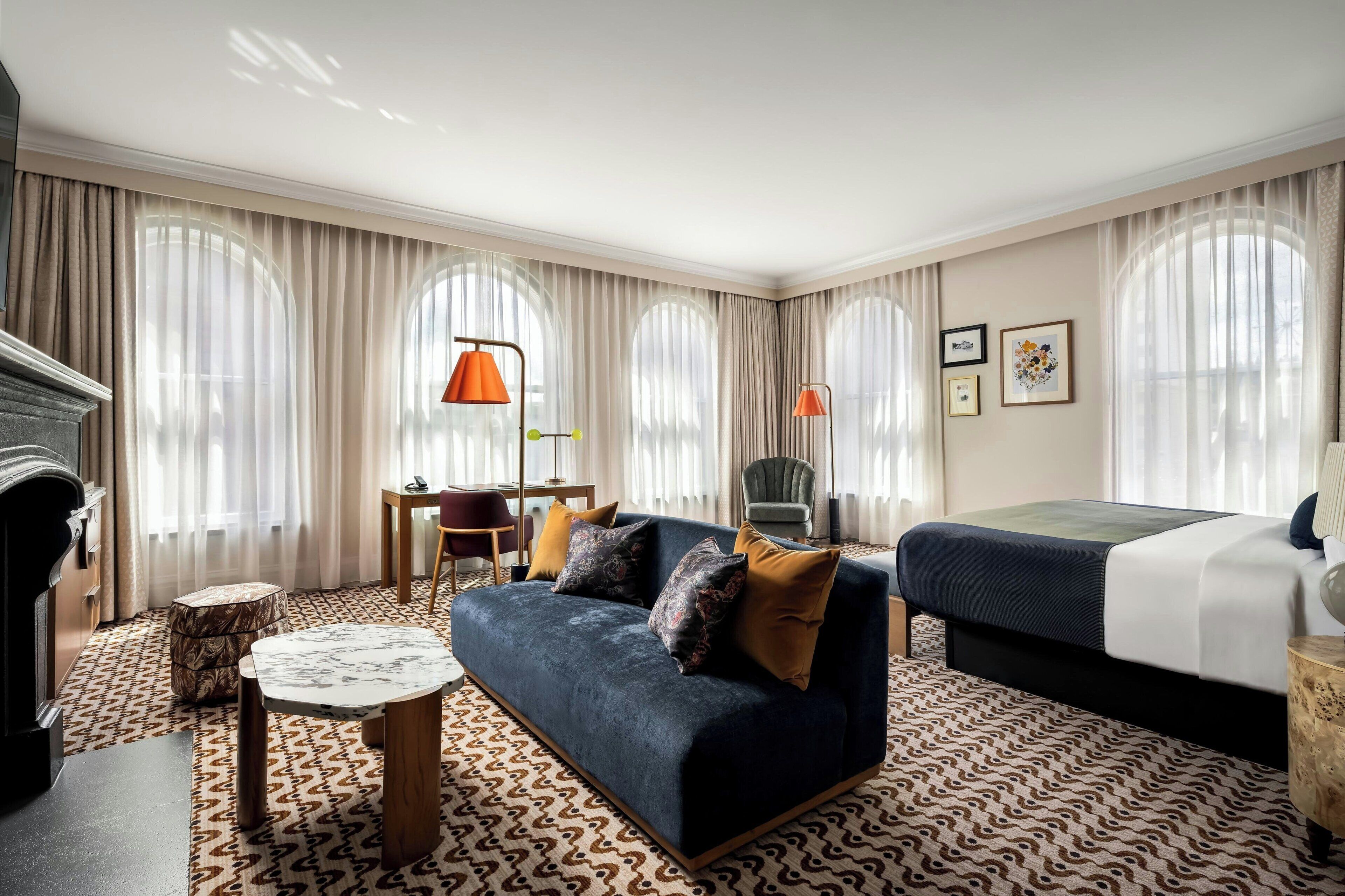 Luxe beddengoed, pillowtop-bedden, een kluis op de kamer, een bureau