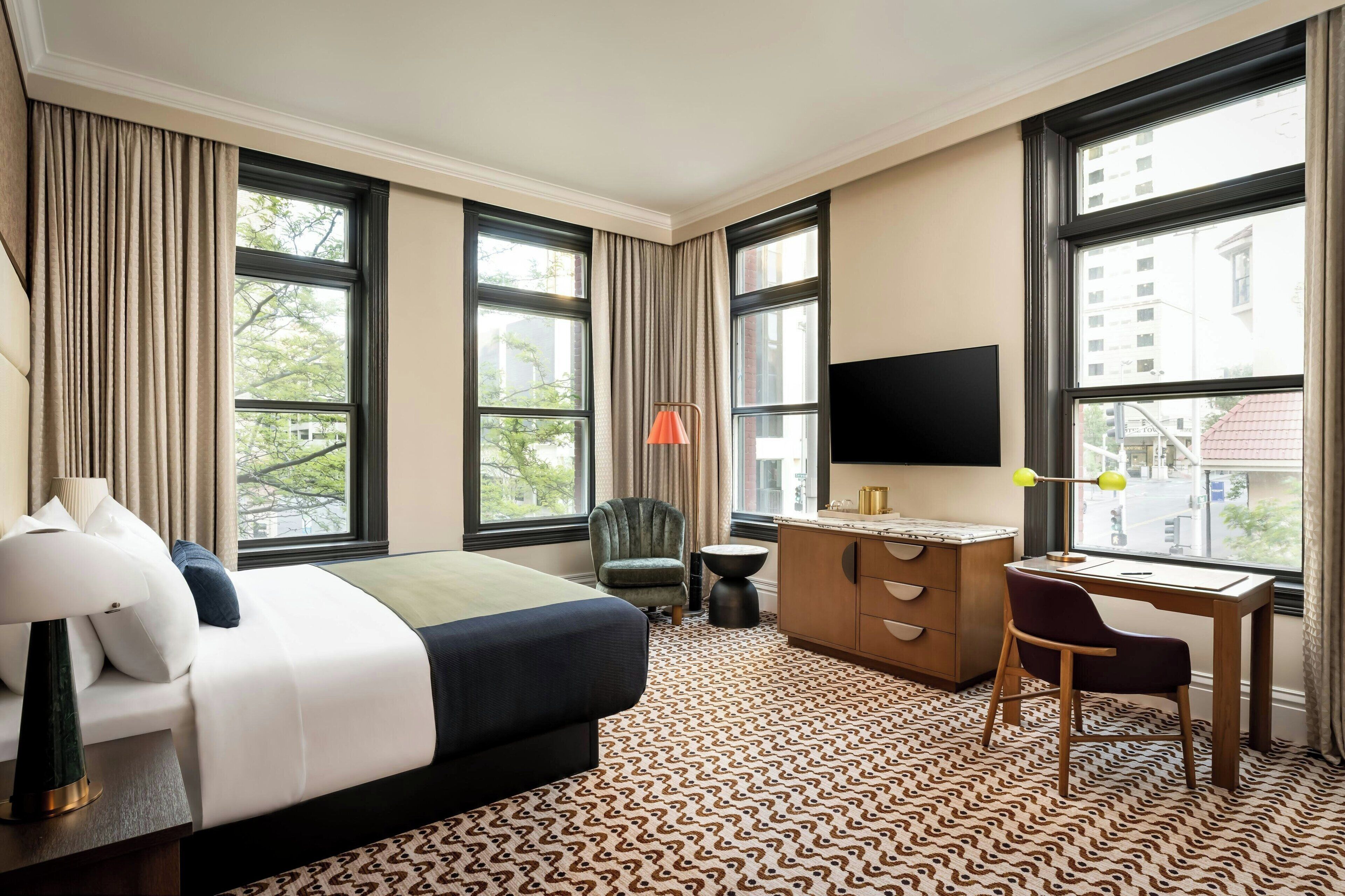 room, 1 king bed, non smoking | premium bedding, pillow-top beds, in-room safe, desk