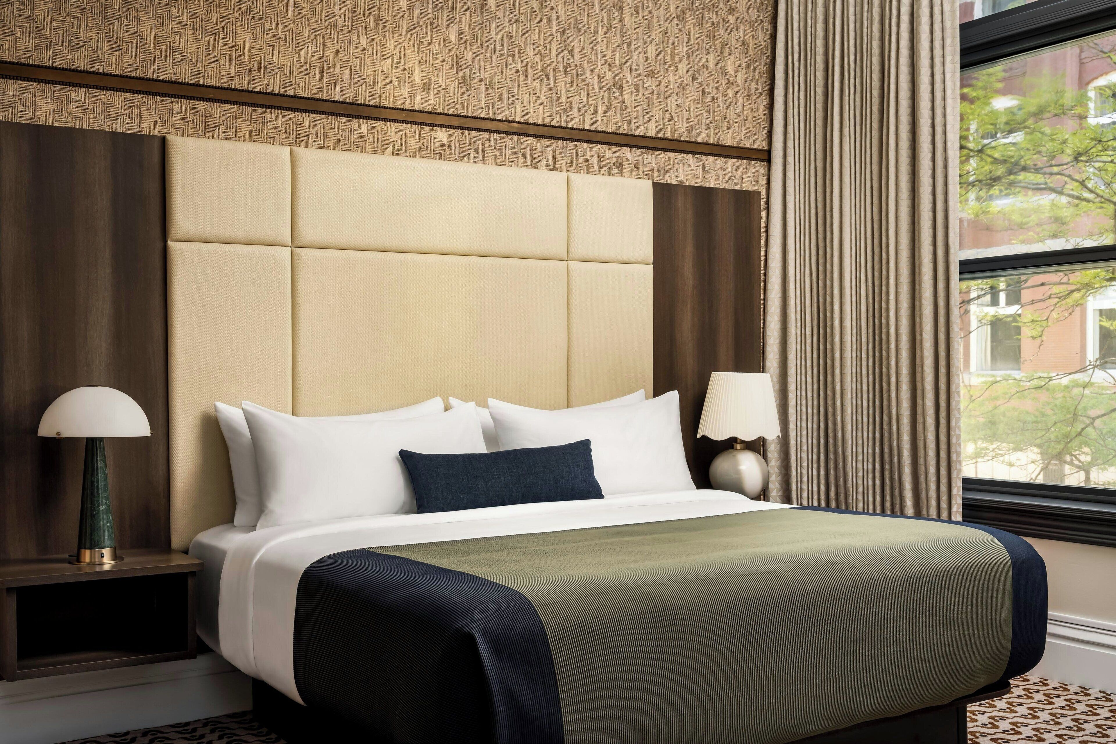 room, 1 king bed, non smoking | premium bedding, pillow-top beds, in-room safe, desk