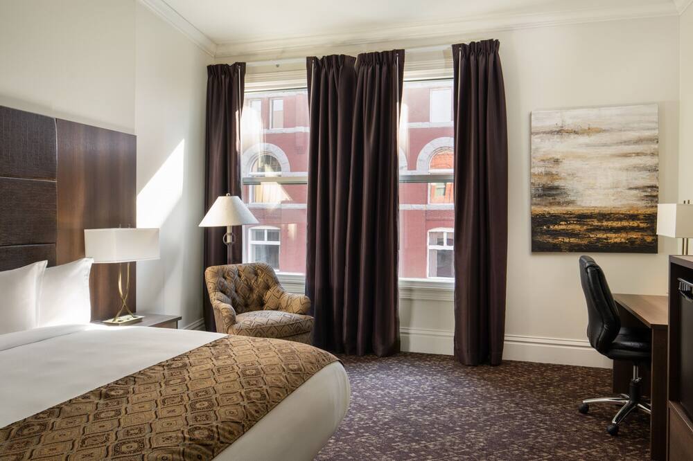 The Davenport Lusso, Autograph Collection