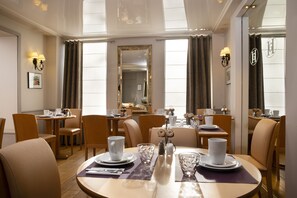 Frokostbuffé hver dag (EUR 16 per person)