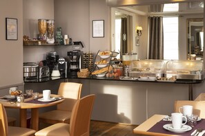 Buffet - Hotel de Geneve (Paris)
