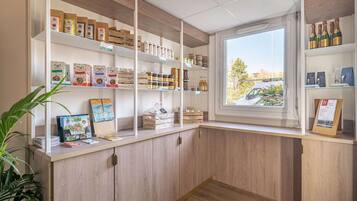 Der serveres morgenmad, frokost og aftensmad