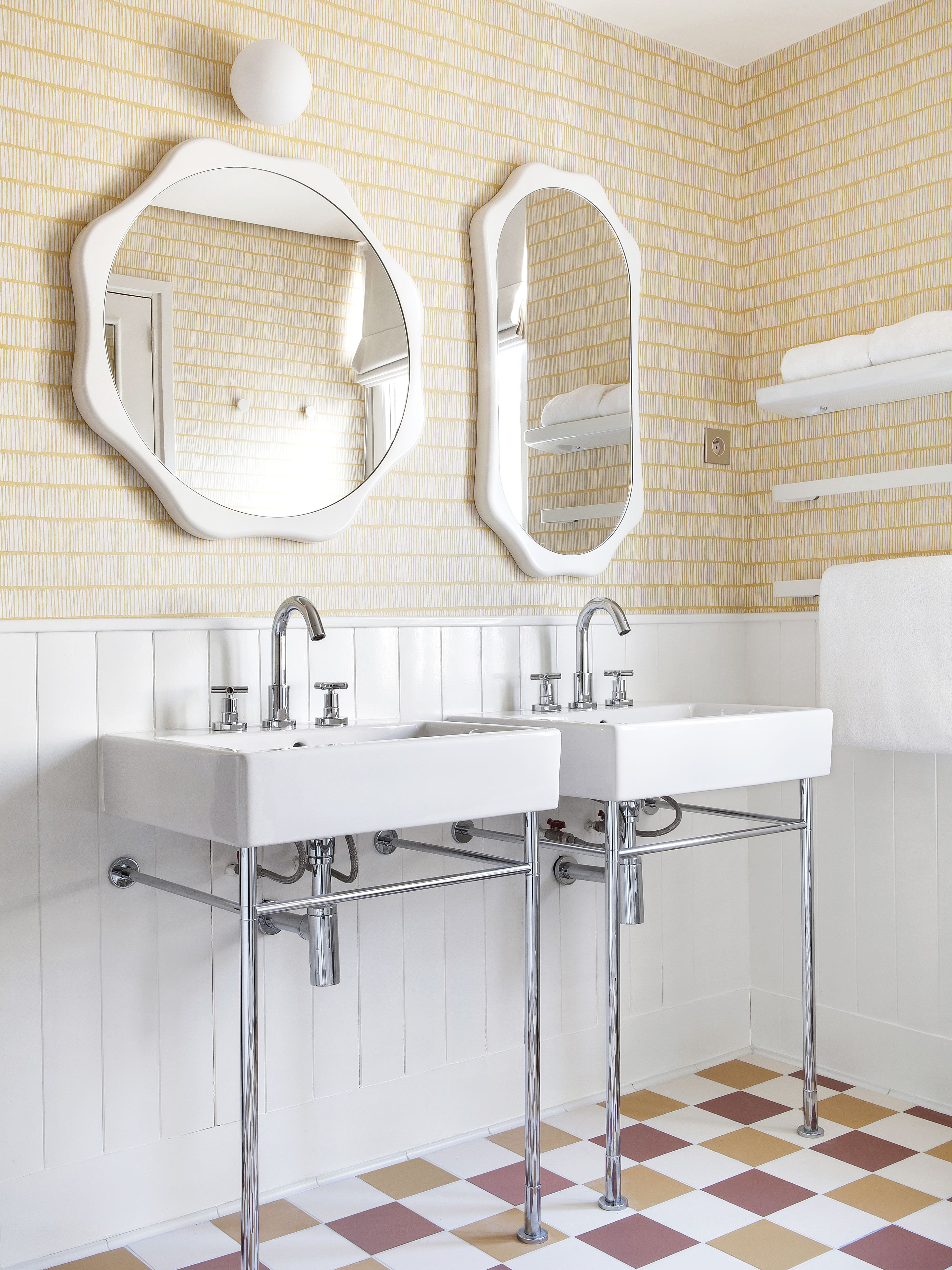 premium room | bathroom | shower, hair dryer, towels