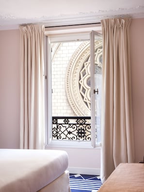 Triple Room | Minibar, in-room safe, desk, free WiFi - Hotel Bienvenue (Paris)