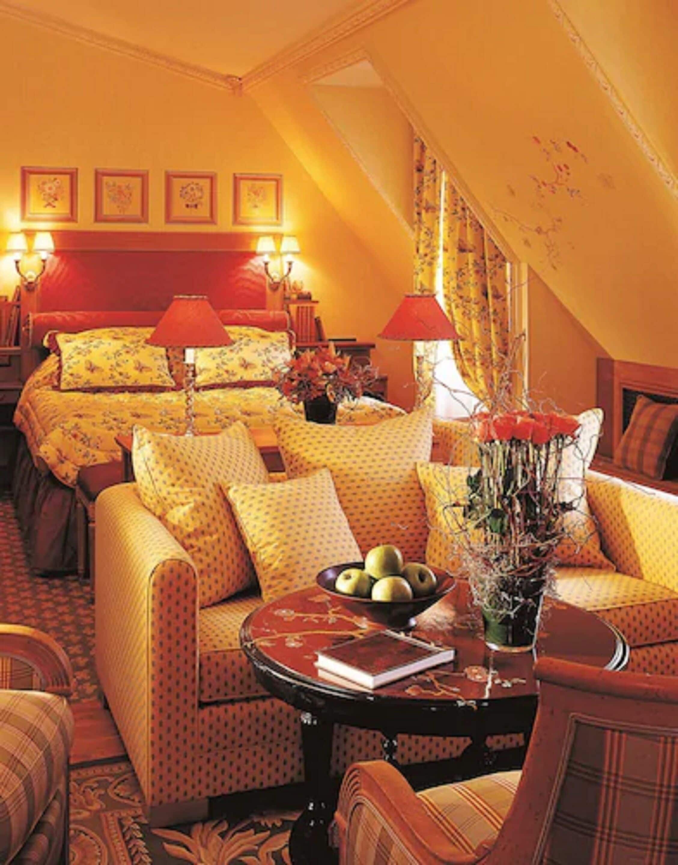 suite (eiffel) | living area | 40-inch smart tv with satellite channels, tv