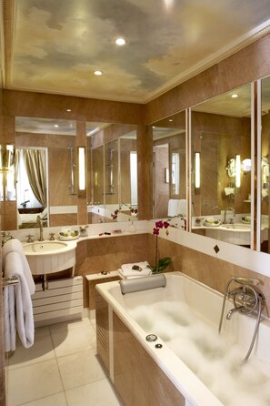 Junior Suite | Deep-soaking bathtub