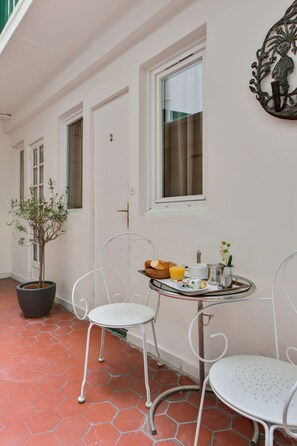 Terrace/patio - Louisa Hotel (Paris)